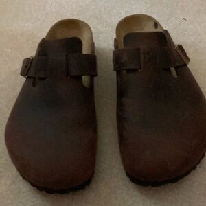 Size 43 Berks. Nice brown color size 10